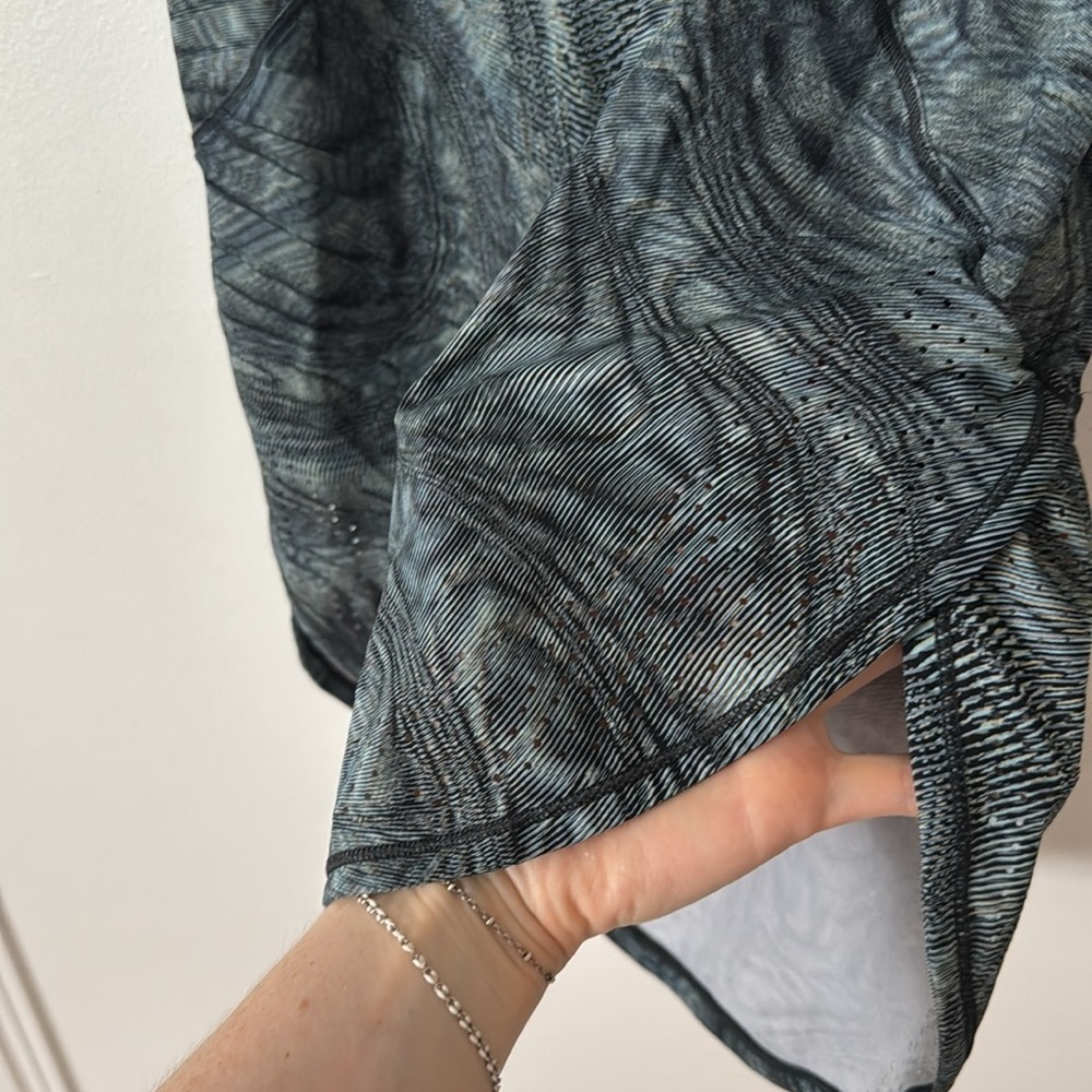 Lululemon 10 High Neck Split Hem Run Tank in Dimensional Icing Blue Multi - Picture 6 of 8